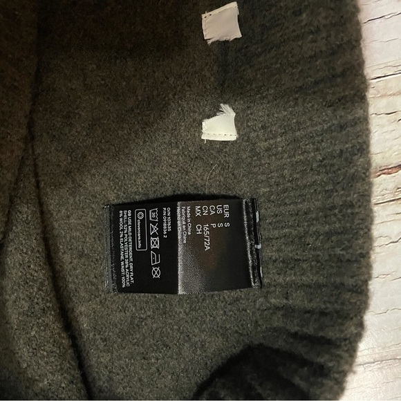 ⭐️H&M | knitted midi skirt (dark grey) - Picture 3 of 3